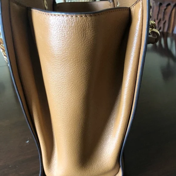 Like new Michael Kors bag with chain strap - Picture 5 of 7